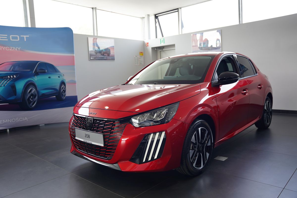 Peugeot e208  - ALLURE exterior 4