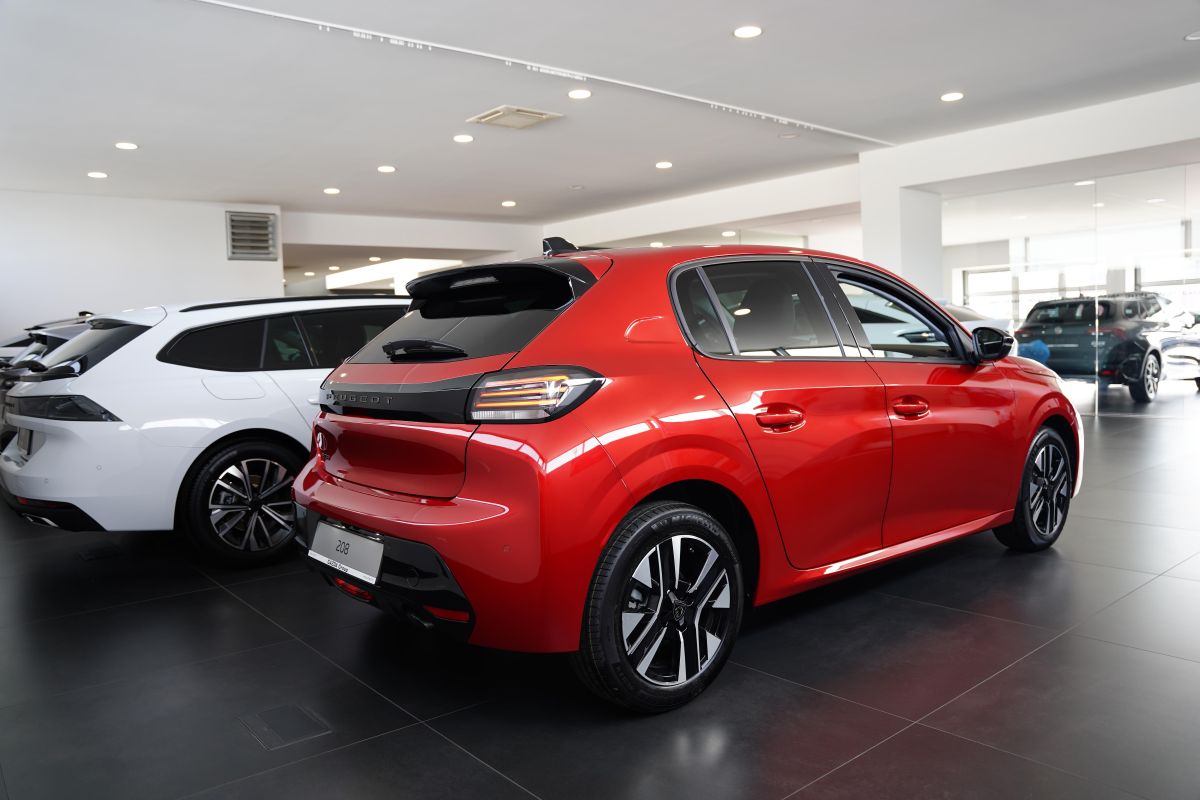 Peugeot e208  - ALLURE exterior 3