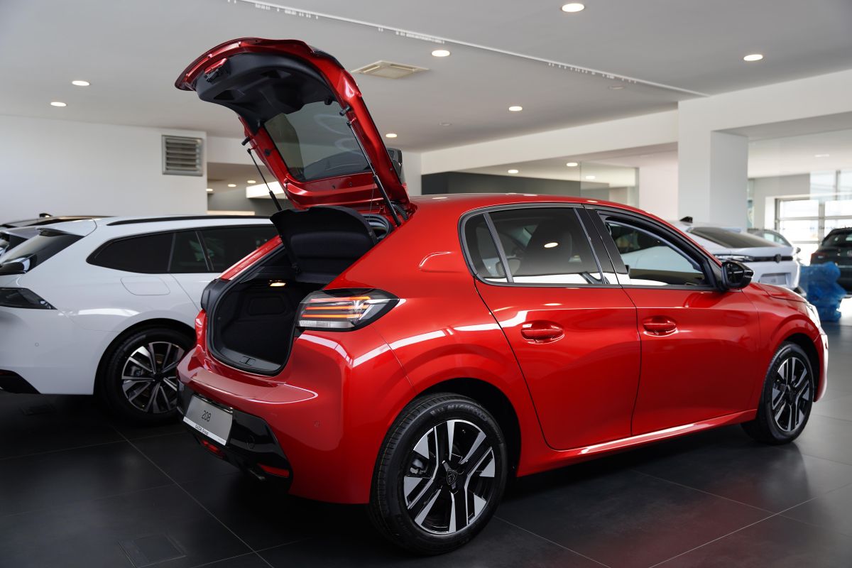 Peugeot e208  - ALLURE exterior 2