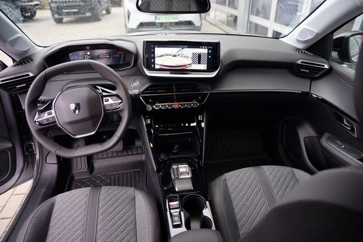 Peugeot e208  - ALLURE interior 5
