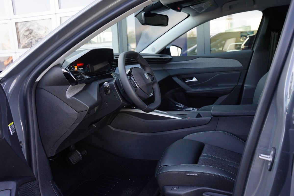 Peugeot 408  - ALLURE interior 8