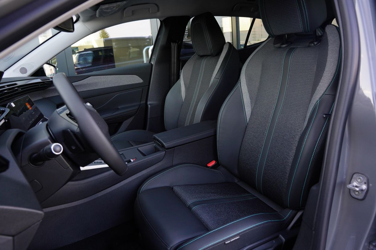 Peugeot 408  - ALLURE interior 9