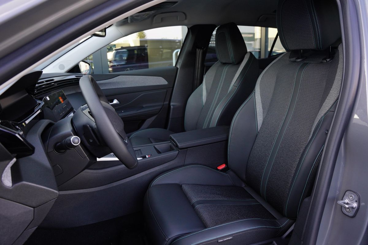Peugeot 408  - ALLURE interior 10