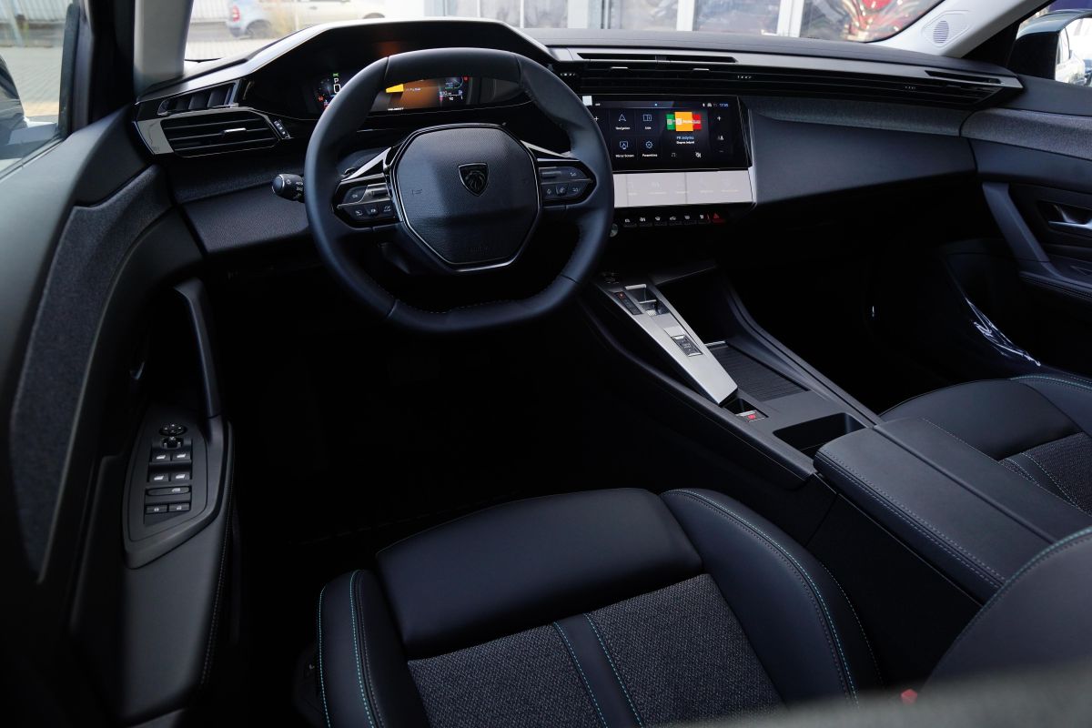 Peugeot 408  - ALLURE interior 12