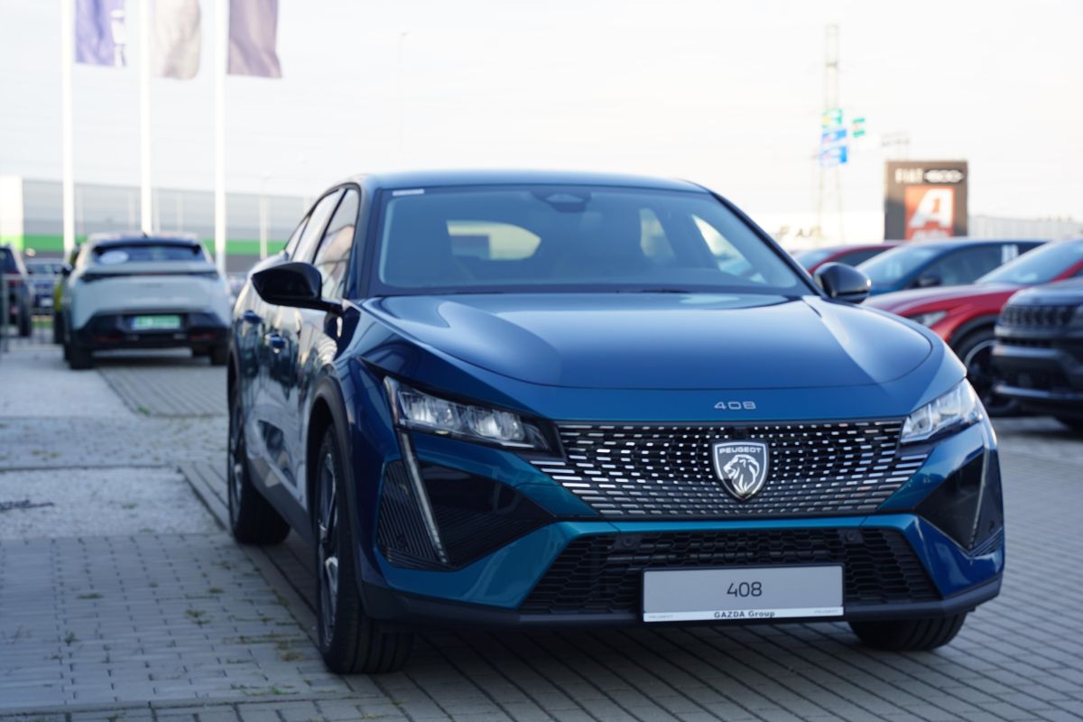 Peugeot 408  - ALLURE exterior 8