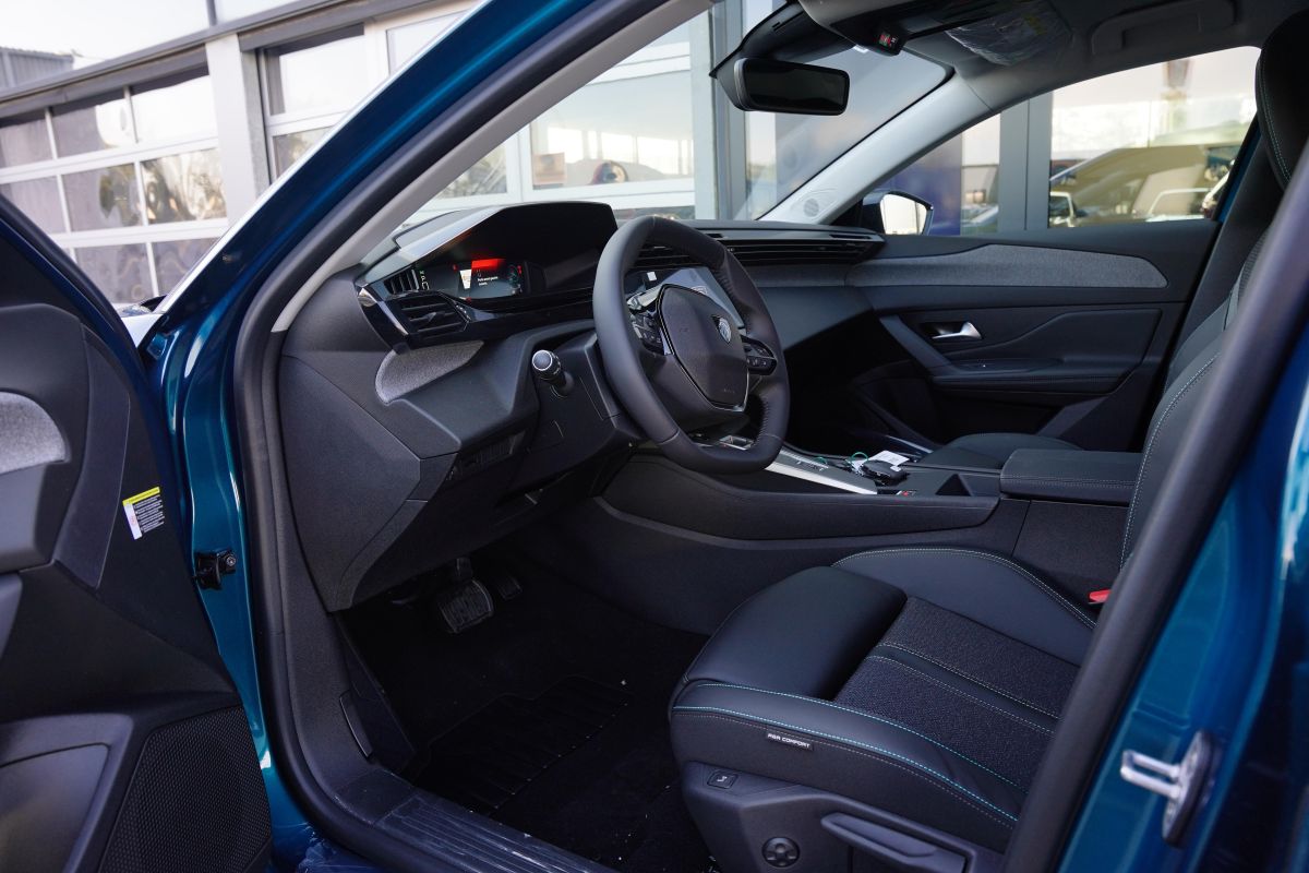 Peugeot 408  - ALLURE interior 14