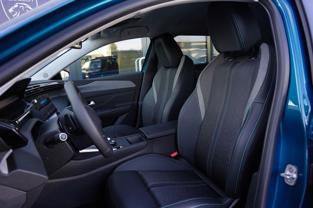 Peugeot 408  - ALLURE interior 15