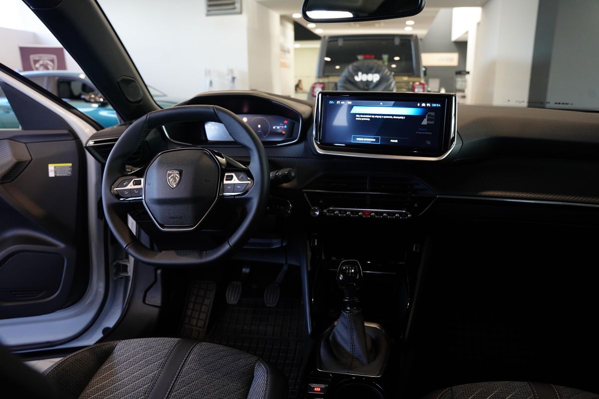 Peugeot Nowy 2008  - ALLURE interior 10