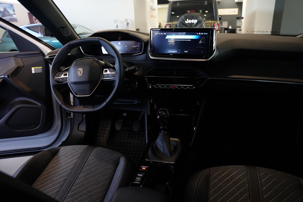 Peugeot Nowy 2008  - ALLURE interior 11