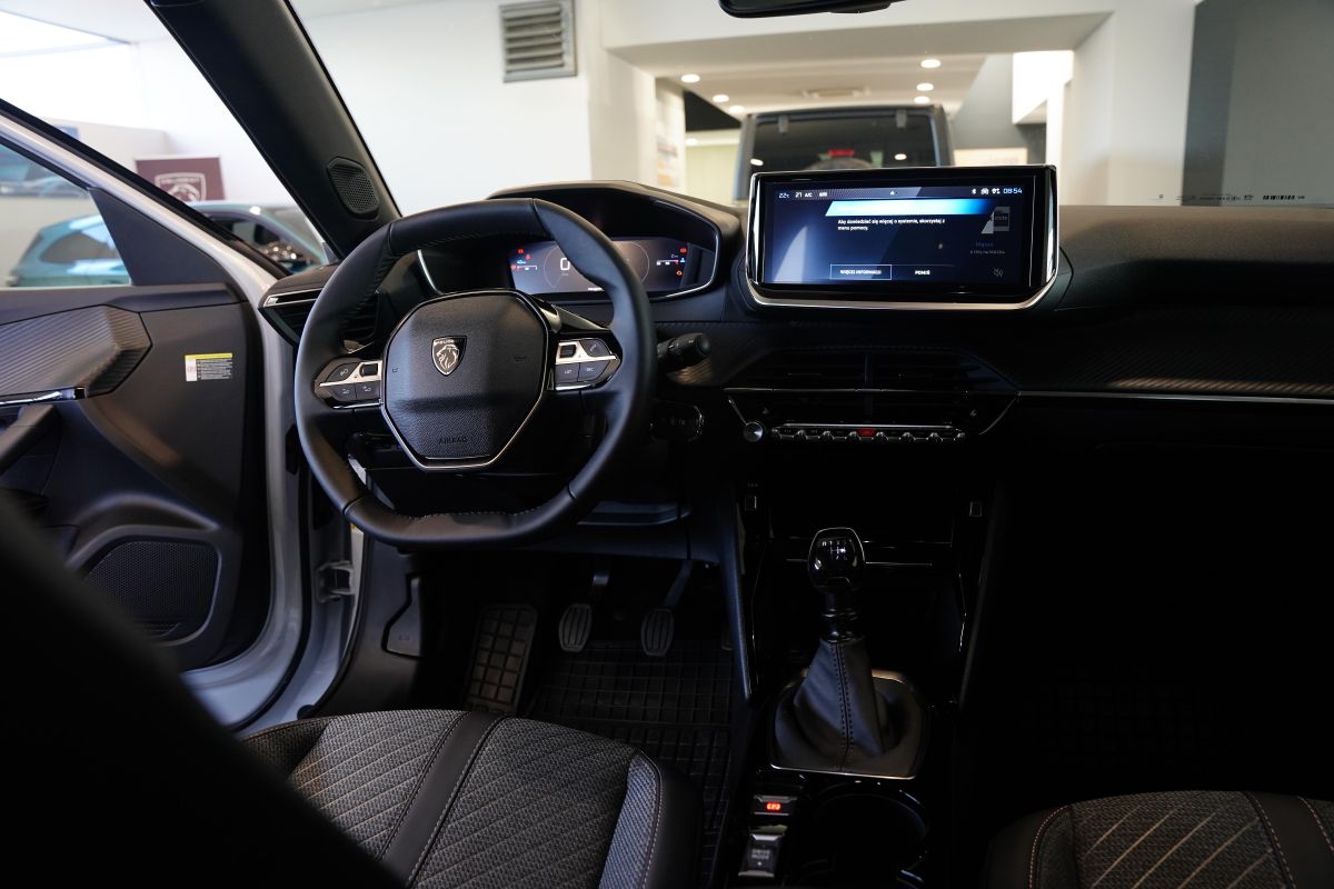 Peugeot Nowy 2008  - ALLURE interior 12